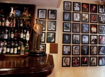 Statue Of Frank Sinatra in Patsy's